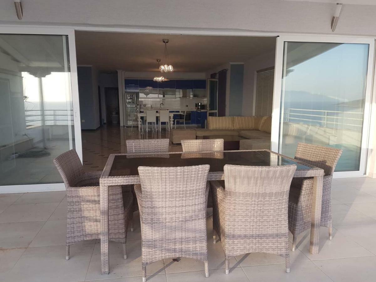 Appartamento Sea Front Penthouse Sarandë Esterno foto