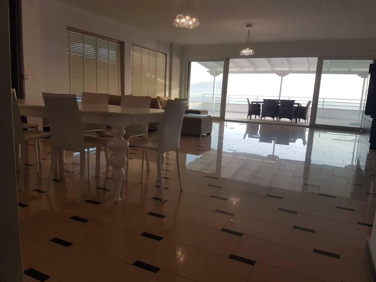 Appartamento Sea Front Penthouse Sarandë Esterno foto
