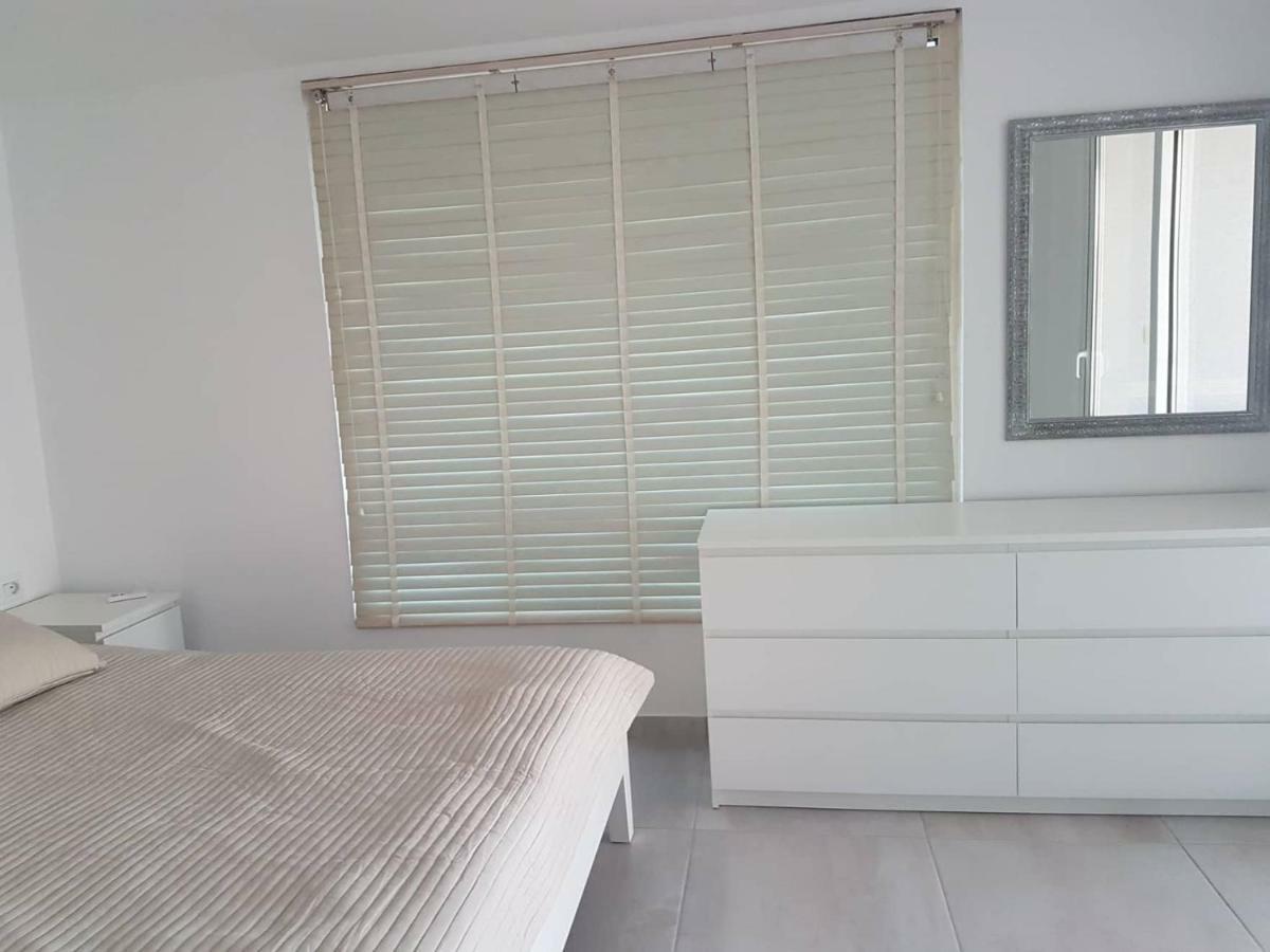 Appartamento Sea Front Penthouse Sarandë Esterno foto