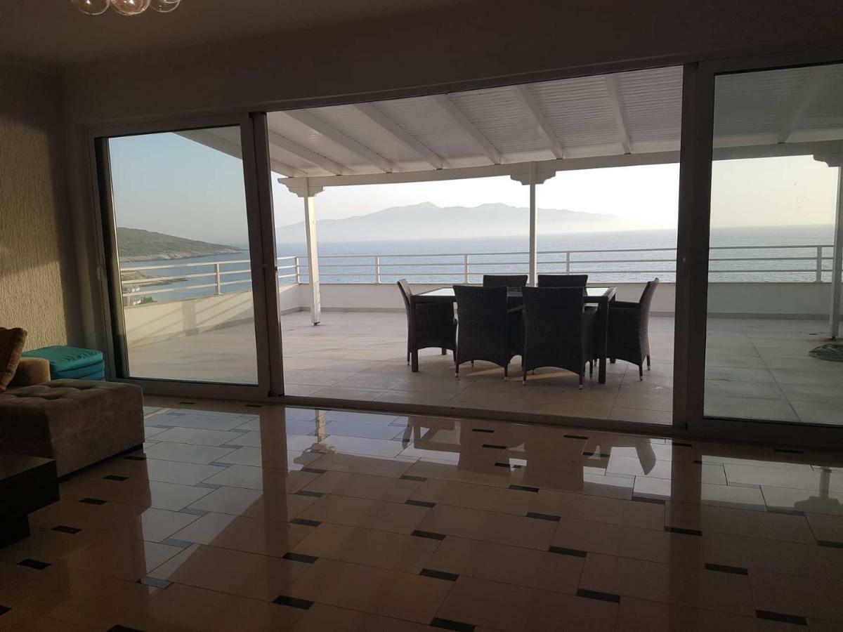 Appartamento Sea Front Penthouse Sarandë Esterno foto